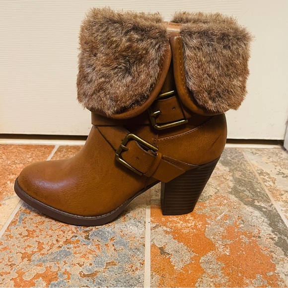 👢NWOB! Fabulous JustFab Fur Topped, Buckle Accents, & Sturdy Heels Ankle Boots! - Picture 5 of 13